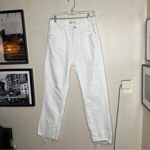 Zara High Waisted Distressed Loose Fit White Jeans Straight Leg Size 6 Flaw